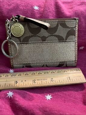 EUC Coach Brown/Tan Signature Canvas Key Card Case with Key Ring and charm